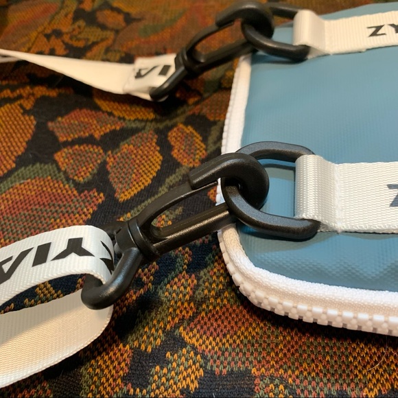 Zyia | Crossbody Colour-block Bag - Picture 8 of 12
